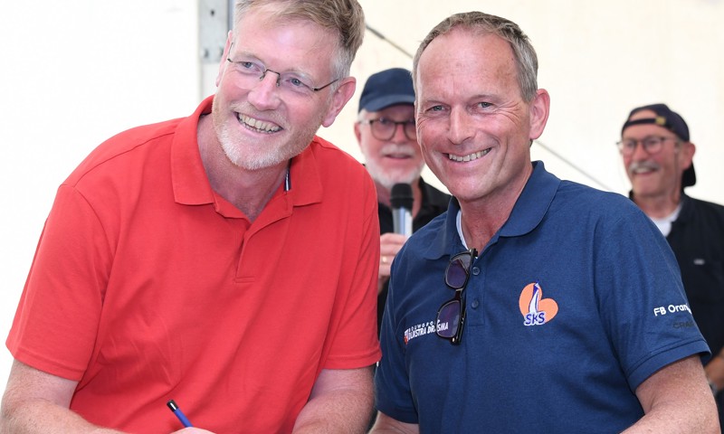 Foto Ondertekening René Nagelhout (SKS Voorzitter)